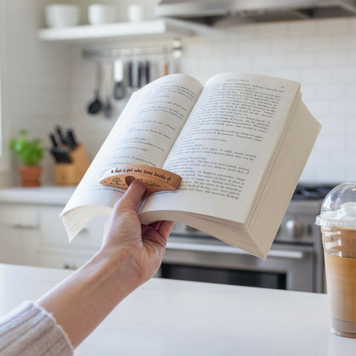 Boek open houden met één hand