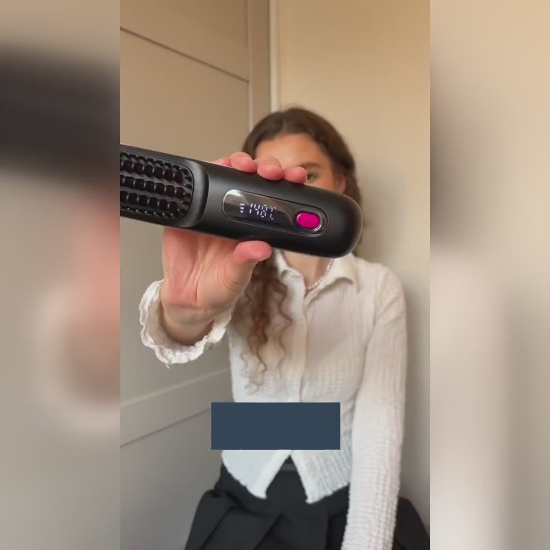 Stijlborstel op krullend haar